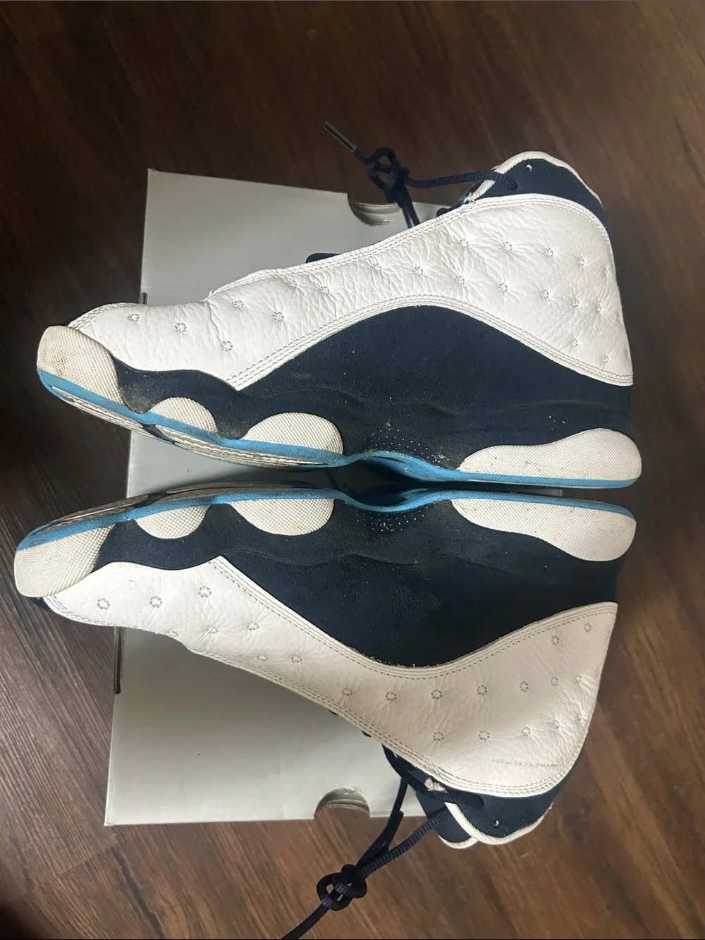 Air Jordan 13 Retro men's size 10.5 Shoes - White/DK powder blue obsidian-multi